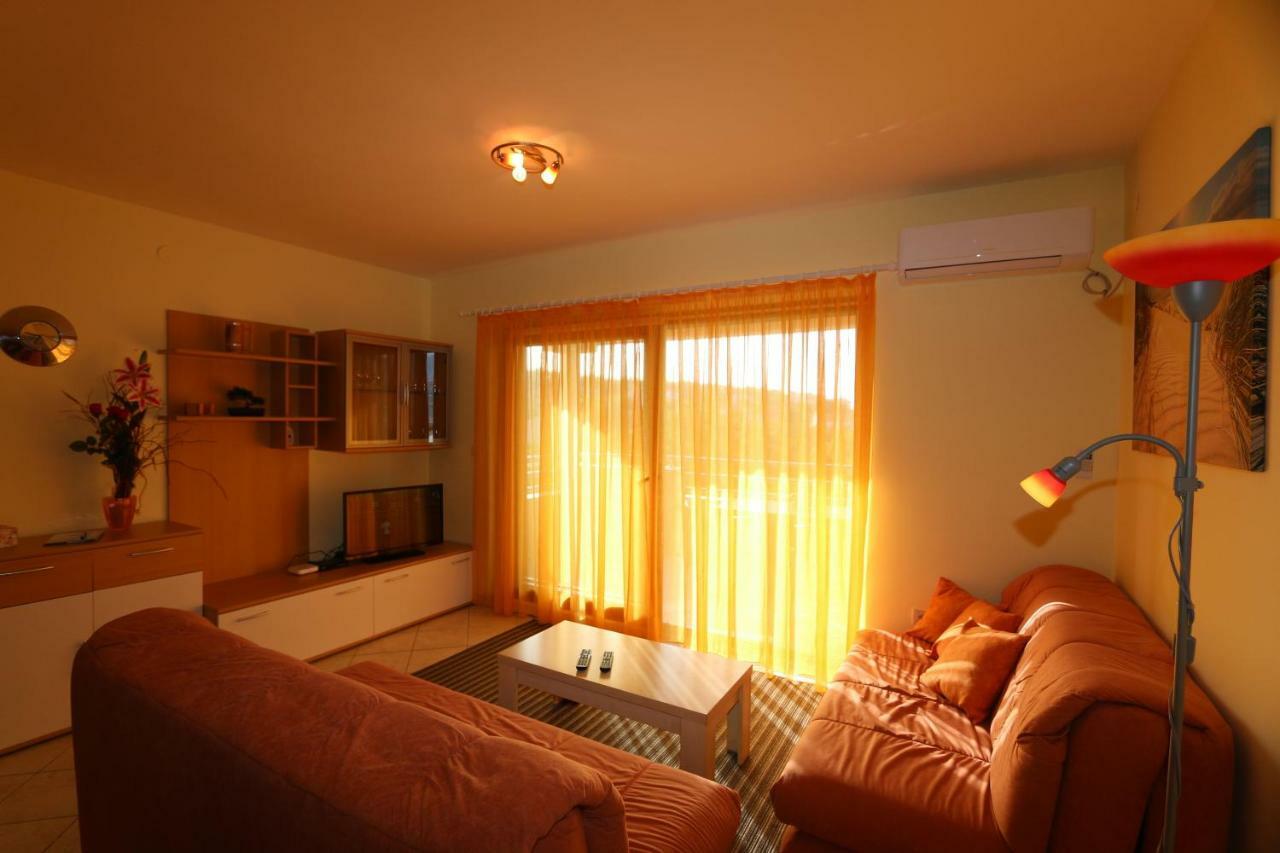Apartment Dina Šilo Exteriör bild
