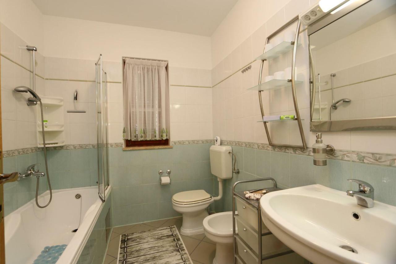 Apartment Dina Šilo Exteriör bild