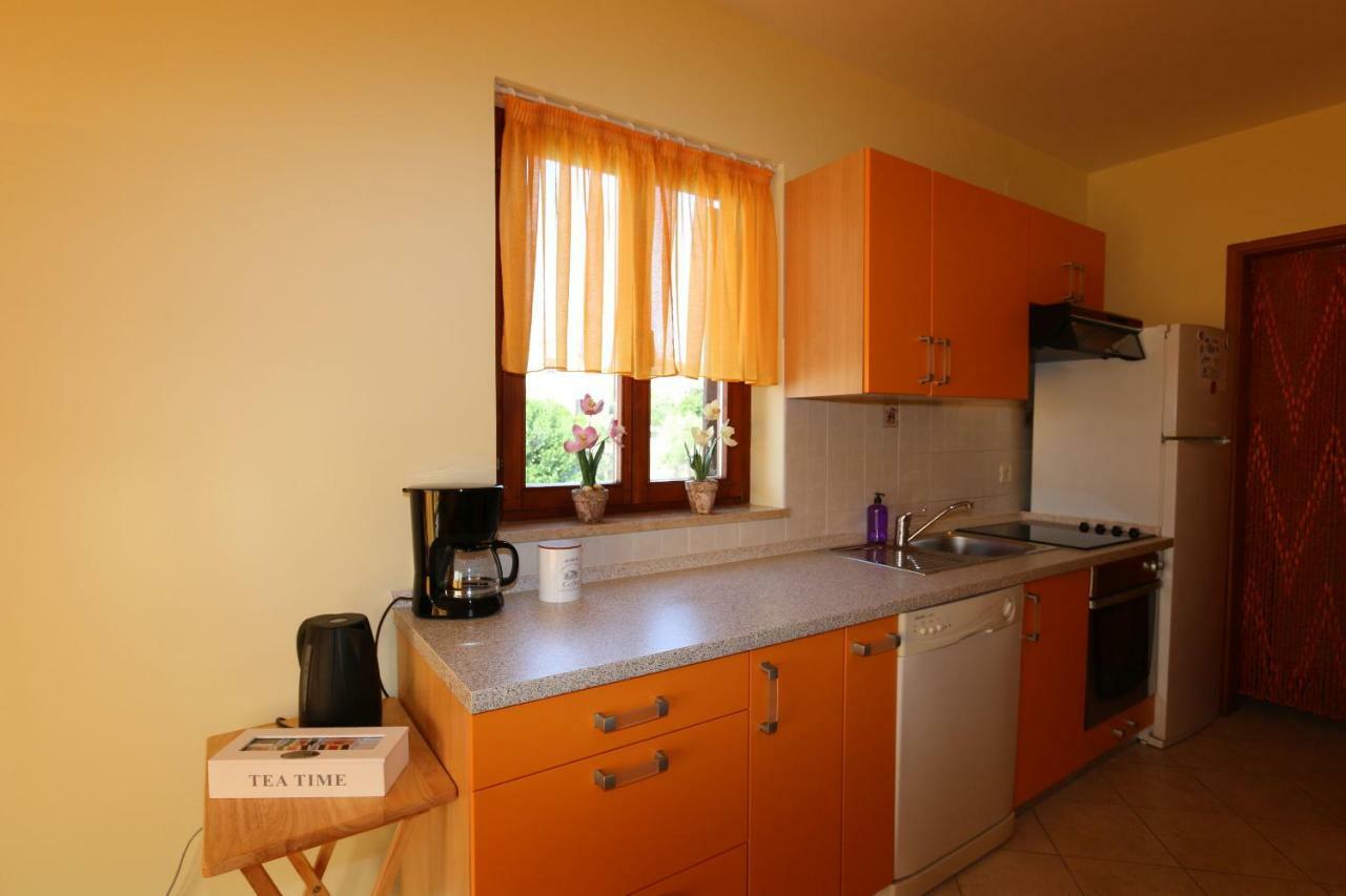 Apartment Dina Šilo Exteriör bild