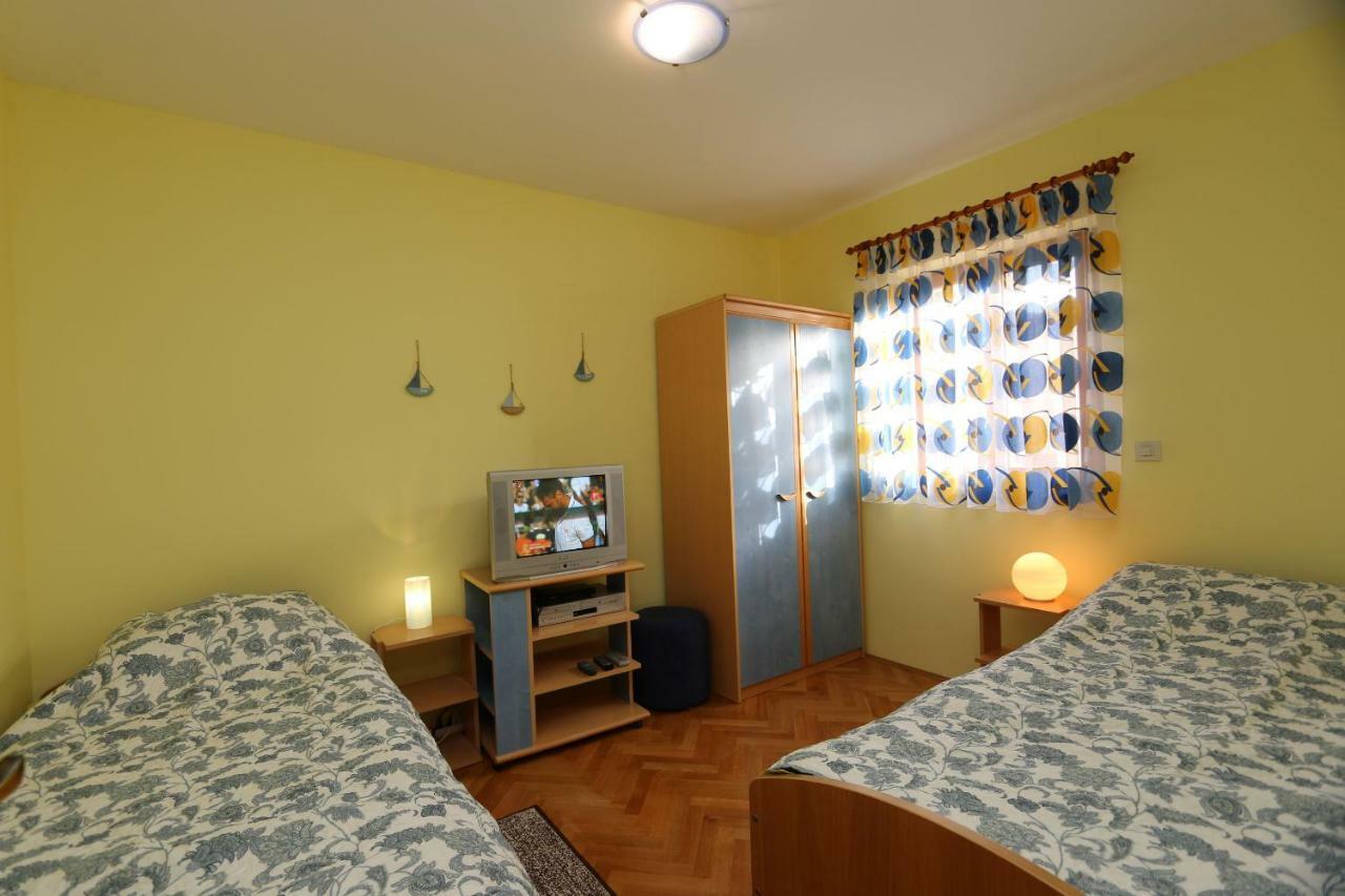 Apartment Dina Šilo Exteriör bild
