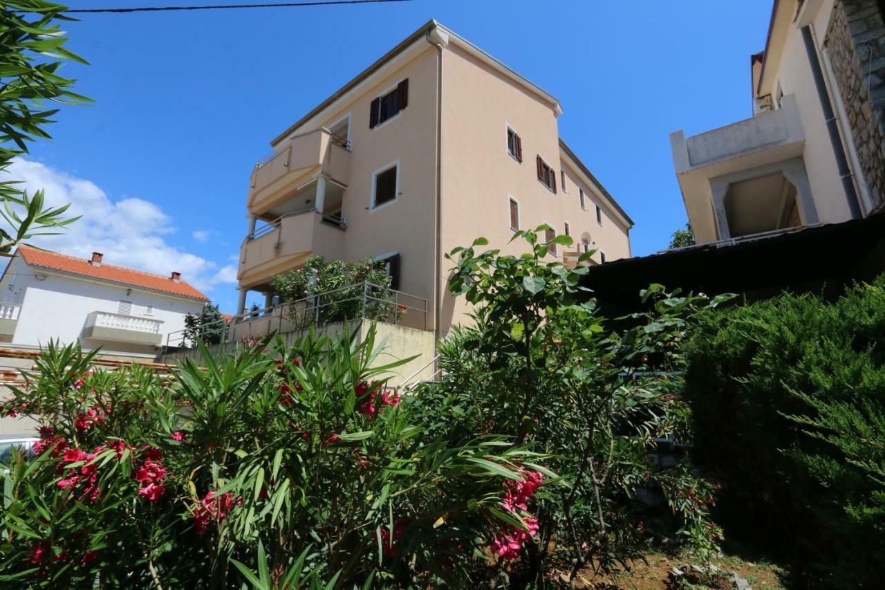 Apartment Dina Šilo Exteriör bild